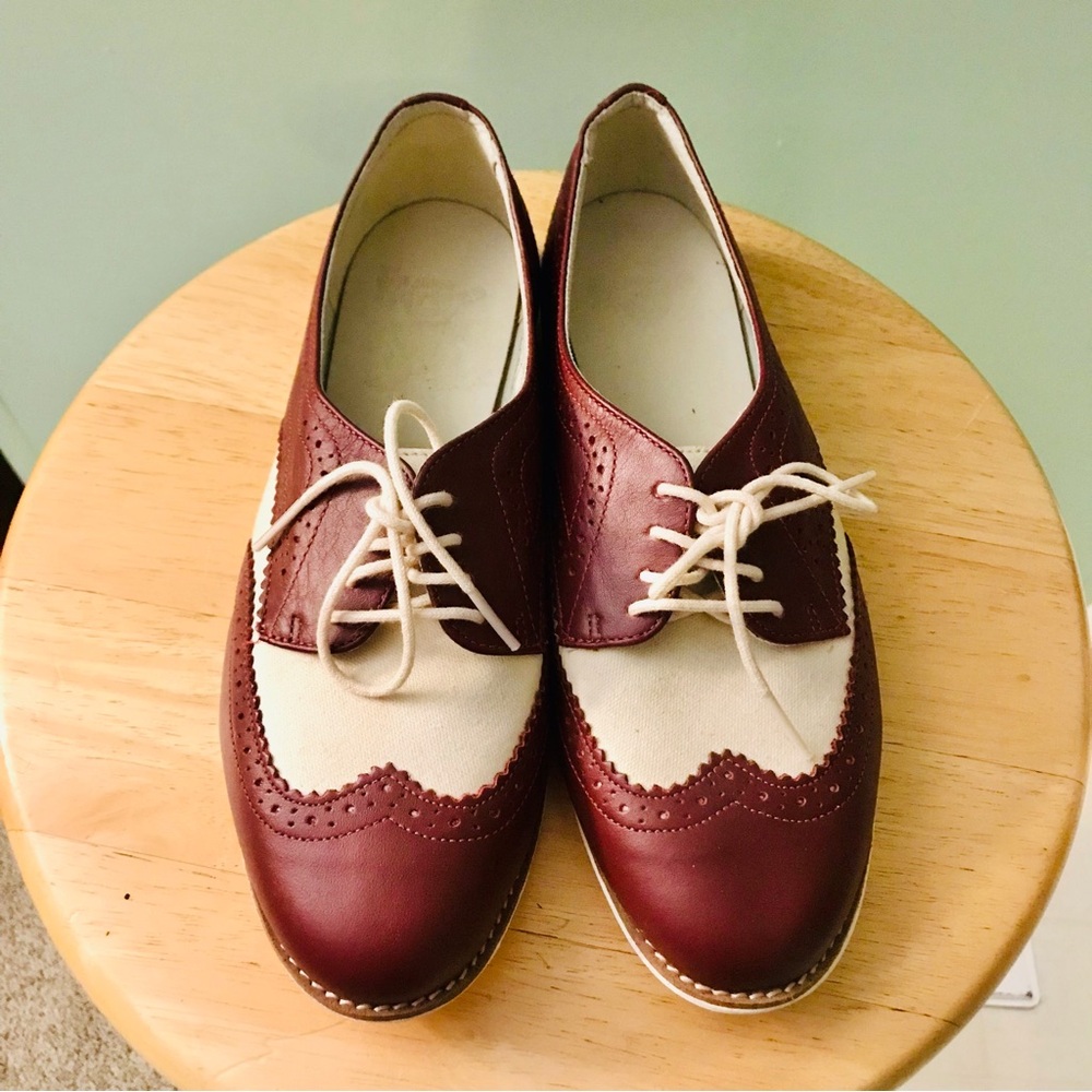 Dr. Martens Women’s 6 Wingtip Oxfords